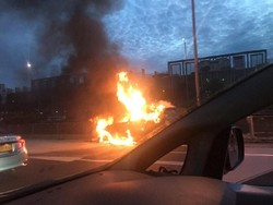 Mobil Terbakar di Tol JORR Cengkareng Arah Bandara