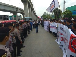 Ratusan Pekerja Kontainer Demo JICT Terkait Kontrak Kerja