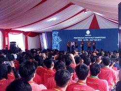 Saat Jokowi Diajari Senyum 212 di Balai Latihan Kerja Bekasi