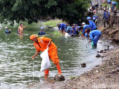 Melihat Perjuangan PPSU Bersihkan Danau Sunter