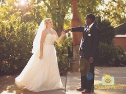 Terlalu Bahagia, Mempelai Pria Ini Menangis Melihat Pengantin Wanitanya