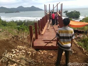 Bupati Emil Kaji Ulang Pembangunan Fasilitas Wisata di Hutan Lindung Bupati Emil Kaji Ulang Pembangunan Fasilitas Wisata di Hutan Lindung