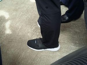 Cek Harga Beras di Cipinang, Sandi Pakai Sepatu Kets 910