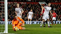 Keputusan ini terbukti jitu karena Lingard menipiskan ketertinggalan MU menjadi 1-2 di menit ke-53. Foto: Andrew Yates/Reuters