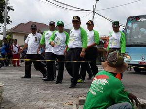 Perawatan Murah, Bupati Sidoarjo Ingin Jalan Aspal Diganti Jalan Cor