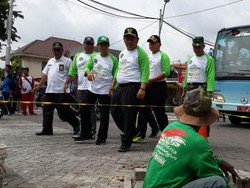 Perawatan Murah, Bupati Sidoarjo Ingin Jalan Aspal Diganti Jalan Cor
