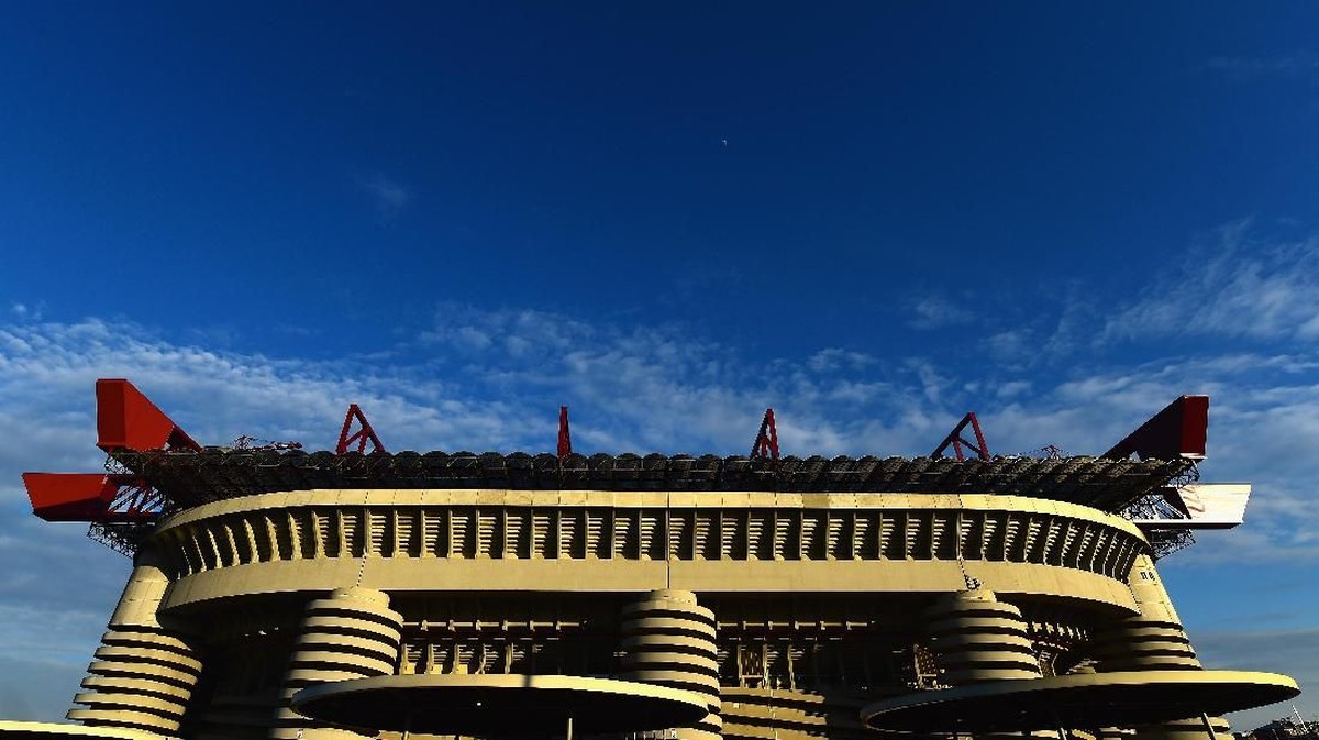 AC Milan dan Inter Milan sama-sama terjerat utang. Malam nanti mereka duel di perempatfinal Coppa Italia (Jamie McDonald/Getty Images)