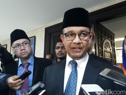 Sambutan Hangat Anies Soal Kandasnya Pergub Ahok Larang Motor