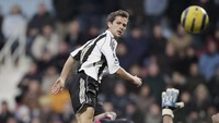 Michael Owen. Delapan hat-trick Premier League dibuat Owen dalam 326 partai Premier League. Kali terakhir Owen bikin hat-trick di ajang itu adalah pada 17 Desember 2005. (Foto: Phil Cole/Getty Images)