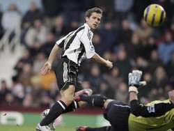 Michael Owen. Delapan hat-trick Premier League dibuat Owen dalam 326 partai Premier League. Kali terakhir Owen bikin hat-trick di ajang itu adalah pada 17 Desember 2005. (Foto: Phil Cole/Getty Images)