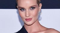 Foto: Pesona 10 Artis Cantik Hollywood Berbibir Seksi, Siapa Favoritmu?