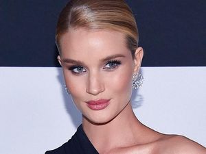 Foto: Pesona 10 Artis Cantik Hollywood Berbibir Seksi, Siapa Favoritmu?