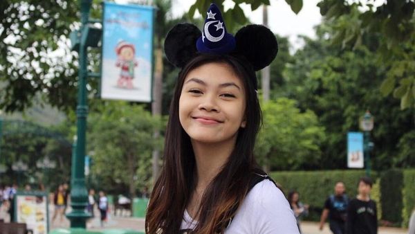 Foto: Liburannya Si Cantik Sasi Asmara, Anaknya Anjasmara