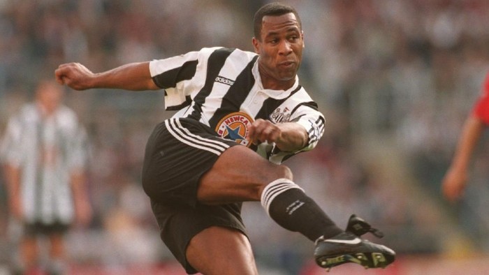 21 OCT 1995: LES FERDINAND IN ACTION FOR NEWCASTLE AGAINST WIMBLEDON DURING THE PREMIER LEAGUE MATCH AT ST JAMES PARK. NEWCASTLE WON 6-1. Mandatory Credit: Ross Kinnaird/ALLSPORT