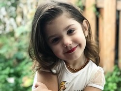 Bocah 3 Tahun Ini Jago Makeup, Gemas Tapi Jadi Kontroversi