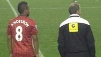 Anderson jadi Andesron. Semasa membela Manchester United, Anderson pun pernah mengalami nasib salah tulis nama di jersey. Hal itu terjadi di tahun 2012. (Foto: Internet)