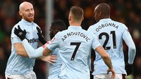 Arnautovic jadi Arnoutovic. Kejadian salah tulis nama teranyar dialami Marko Arnautovic, ketika membantu West Ham United berimbang 3-3 lawan Bournemouth di laga Boxing Day. (Foto: Steve Bardens/Getty Images)
