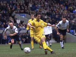 Robbie Fowler. Sembilan hat-trick dibuat Fowler dalam 379 penampilannya di Premier League, dengan trigol terakhirnya dibuat pada 26 Desember 2001. (Foto: Michael Steele/ Allsport)