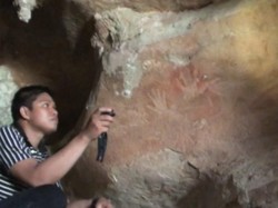 Gua di Sulawesi Simpan Lukisan Telapak Tangan Purbakala