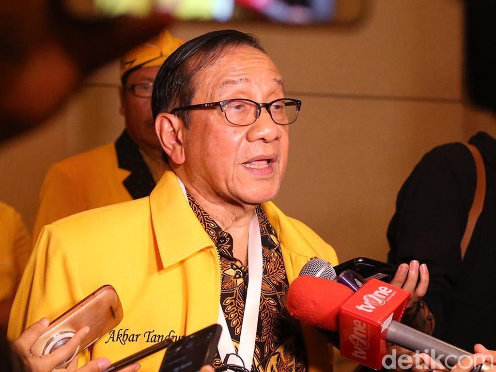 Akbar Tandjung Nilai Airlangga Berhasil Pertahankan Posisi Golkar di Parlemen Akbar Tandjung Nilai Airlangga Berhasil Pertahankan Posisi Golkar di Parlemen