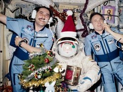 Sejarah Manusia Rayakan Natal di Luar Angkasa