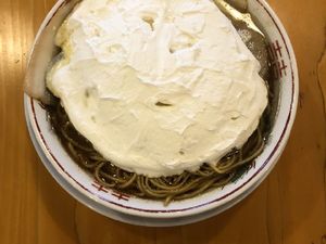 Aneh! Ramen dengan Kuah Kacang Merah dan Topping Whipped Cream