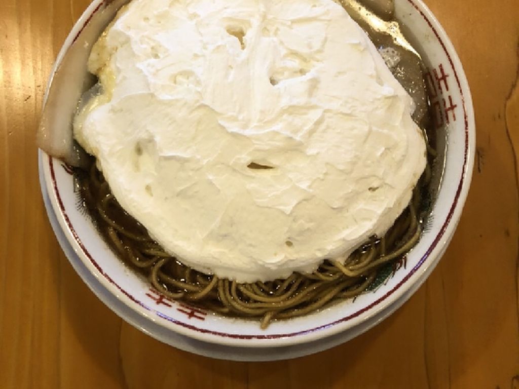 Aneh! Ramen dengan Kuah Kacang Merah dan Topping Whipped Cream Aneh! Ramen dengan Kuah Kacang Merah dan Topping Whipped Cream
