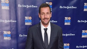 Adam Sandler Penghulu Pernikahan Taylor Swift dan Travis Kelce, Kok Bisa?