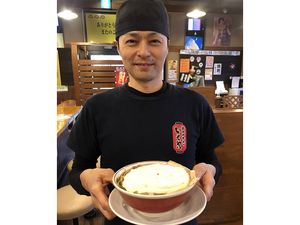 Unik! Ramen Berkuah Kacang Merah dengan Topping Whipped Cream