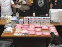 Bawa Keresek Berisi 10 Ribu Ekstasi, 4 Pria di Jakpus Diciduk
