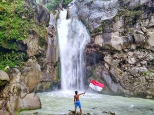 Air Terjun Tersembunyi di Lombok