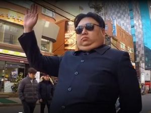 Ada Kim Jong-Un Jalan-jalan Santai di Seoul dan Bikin Heboh