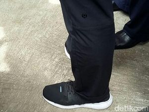 Mengenal Sepatu 910 yang Dipakai Sandi Blusukan di Cipinang Mengenal Sepatu 910 yang Dipakai Sandi Blusukan di Cipinang