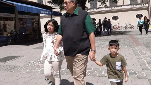 Begini Saat Jokowi dan SBY Menghabiskan Waktu Bersama Cucunya