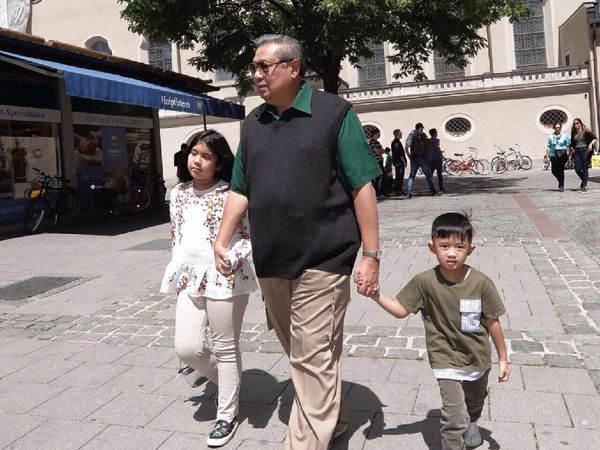 Begini Saat Jokowi dan SBY Menghabiskan Waktu Bersama Cucunya