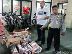 Jelang Tahun Baru, Polisi Sita Ratusan Kardus Petasan di Jatinegara