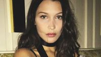 Foto: Gaya 6 Artis Hollywood Tampil Cantik Menawan dengan Rambut Hitam