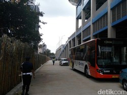 Naik Bus TransJakarta Langsung Nyambung ke Kereta Bandara Soetta