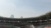 Menteri Basuki mengatakan, SUGBK sudah bisa dipakai untuk pertandingan pada bulan Januari karena proses renovasinya akan selesai sebelum pergantian tahun.  Saat ini tiang-tiang penyangga seperti pada gambar di atas sudah dilepas (Instagram @love_gbk)