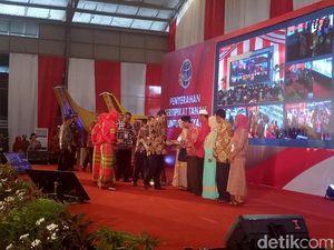 Mentan Bagi-bagi 62.543 Sertifikat Tanah ke Warga di Sulsel