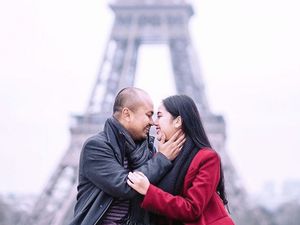 Potret Honeymoon Afif Kalla & Tistha Nurma di Paris