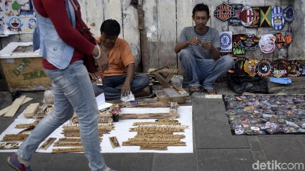 PKL Kembali Penuhi Trotoar di Kota Tua