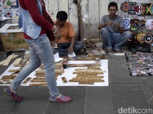 PKL Kembali Penuhi Trotoar di Kota Tua