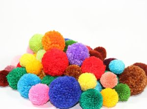 Aneka Ide Bermain dengan Pom Pom untuk Balita Aneka Ide Bermain dengan Pom Pom untuk Balita