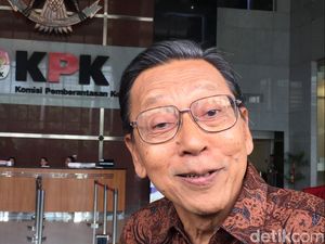 Foto: Senyum Wapres XI Boediono di Gedung KPK Foto: Senyum Wapres XI Boediono di Gedung KPK