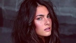 Ini Francesca Sofia, Model Cantik dan Seksi Pacar Baru Valentino Rossi