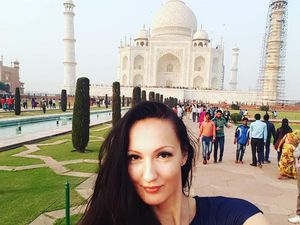 Foto: Liburannya Ekaterina, Model yang Punya Kaki Terpanjang Sedunia