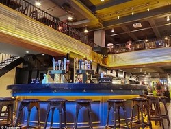 Nyeleneh, Bar di New York Rayakan Tahun Baru dengan Tema Nudis