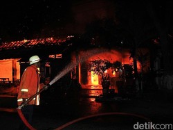 Kebakaran di Lamongan Ludeskan Rumah, Warkop dan Satu Motor