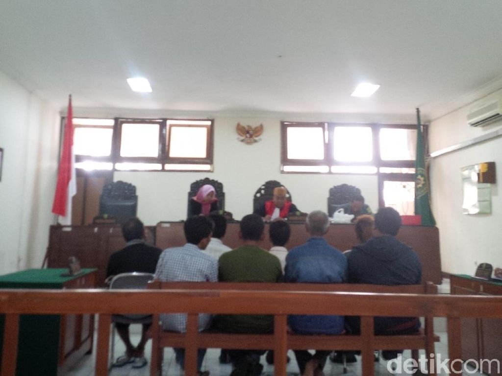 10 Juru Parkir Nuthuk Jalani Sidang di PN Kota Yogya 10 Juru Parkir Nuthuk Jalani Sidang di PN Kota Yogya